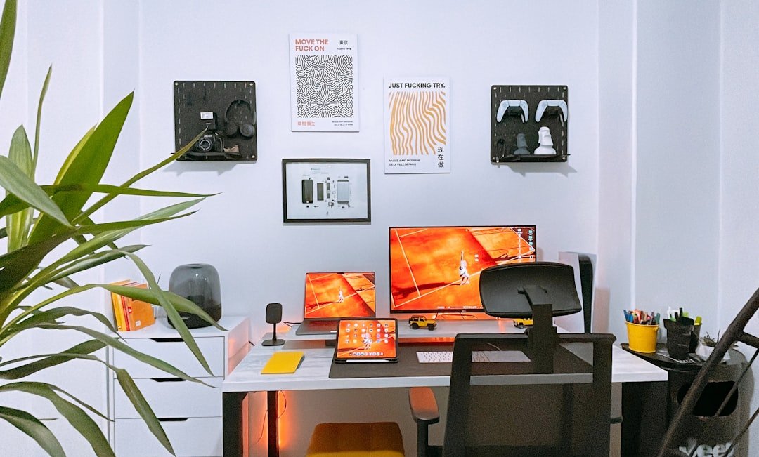 Estação de trabalho moderna para profissionais em home office